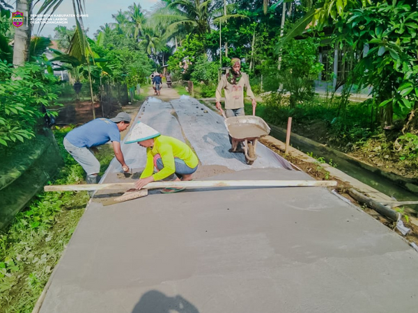 PENGECORAN JALAN DUSUN SARIMUKTI