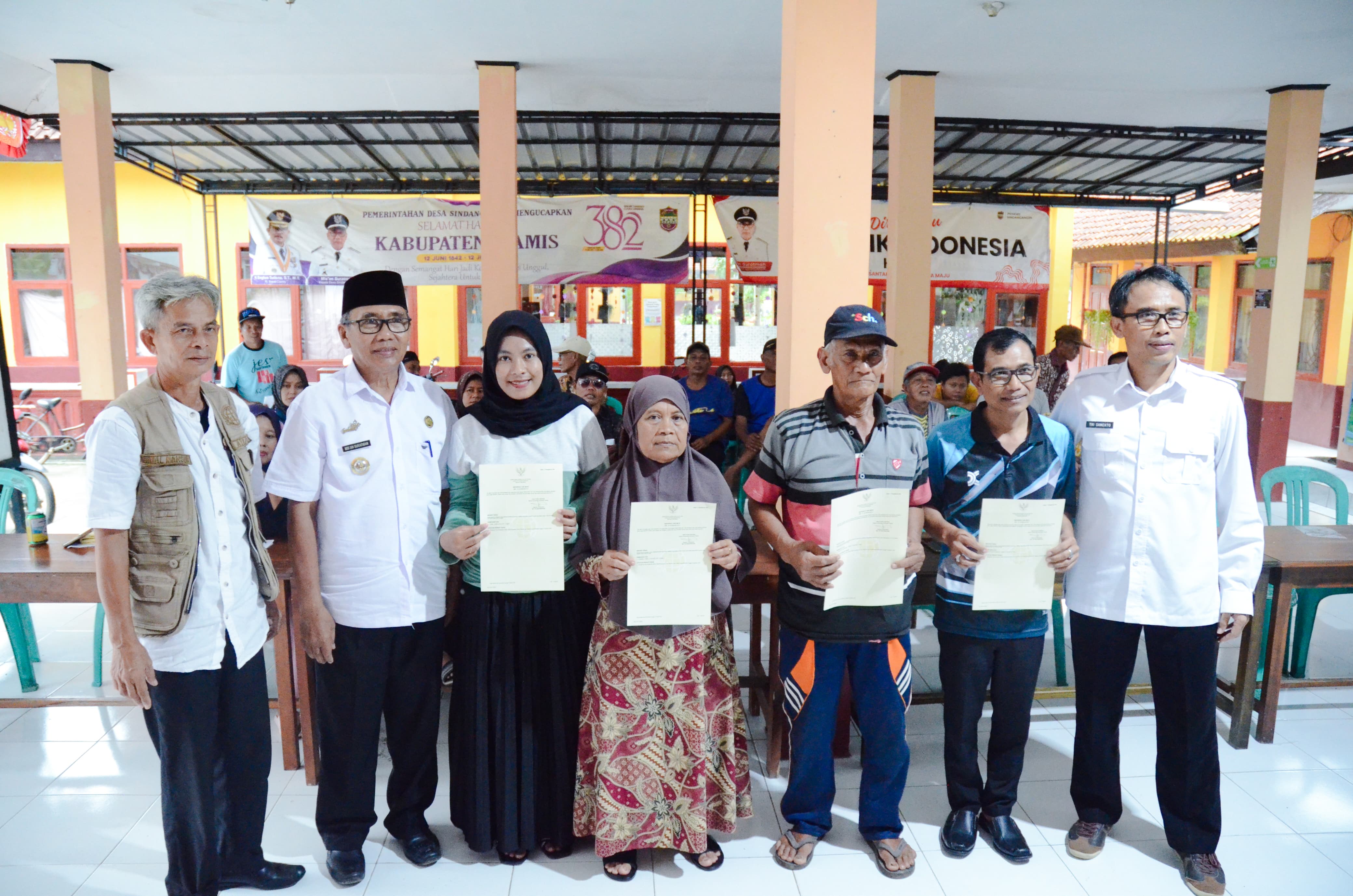 Penyerahan Simbolis Sertifikat Tanah Progam PTSL 2024